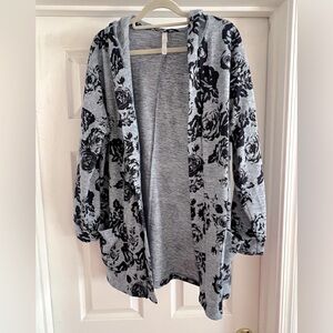 Euc McKenzie cardigan size large